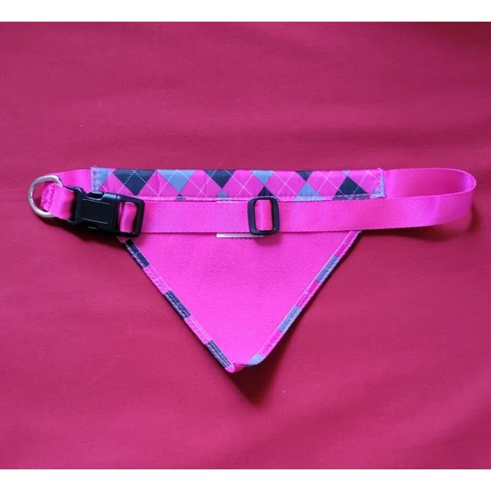 T-Mobile Tuesday Adjustable Pet Bandana Collar - Small